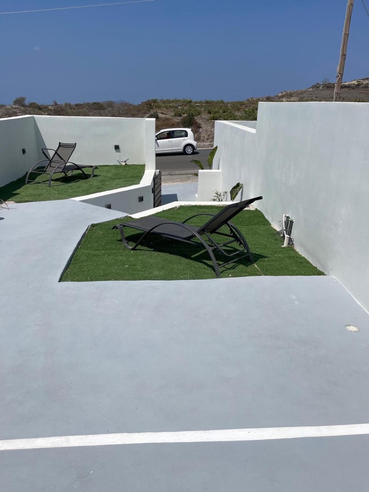 Lejardin Suites Santorini Pýrgos Екстериор снимка